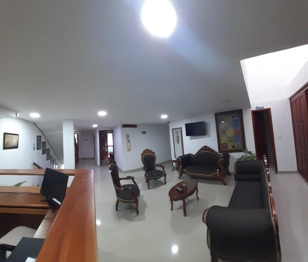 Hotel Jardin De Rosas Екстер'єр фото